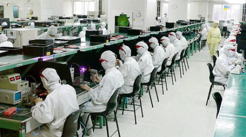 how-much-do-apple-iphone-factory-workers-make-take-a-wild-guess