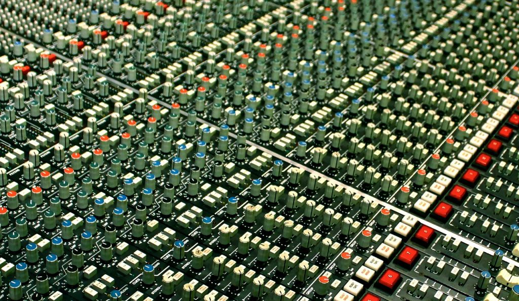 Console audio per la produzione musicale.